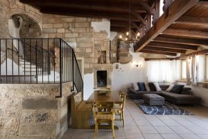 Villa Favola - Entspannungsbereich mit Kamin
